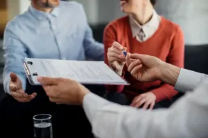 Polisa OC dla obcokrajowca – kto musi ją wykupić i kiedy?